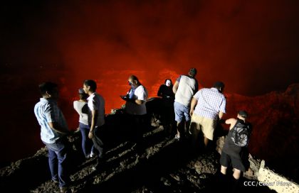 Continúan llegando turistas a observar el lago de lava del Volcán Masaya
