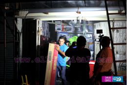 Fuerte incendio deja varias tiendas y tramos quemados en el Mercado Orienta