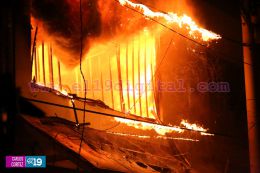 Fuerte incendio deja varias tiendas y tramos quemados en el Mercado Orienta