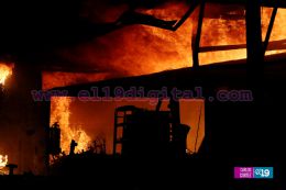 Fuerte incendio deja varias tiendas y tramos quemados en el Mercado Orienta