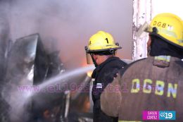 Fuerte incendio deja varias tiendas y tramos quemados en el Mercado Orienta