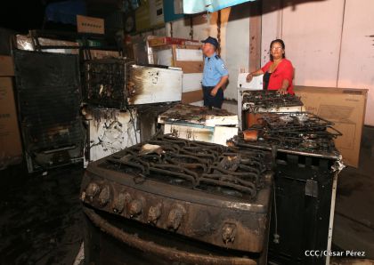 Labores de escombreo tras fuerte incendio en el Mercado Oriental