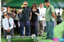 Familiares y amigos dan el último adiós al periodista Marcio Vargas