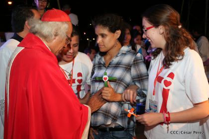 Juventud católica celebra efusivo homenaje al Cardenal Brenes