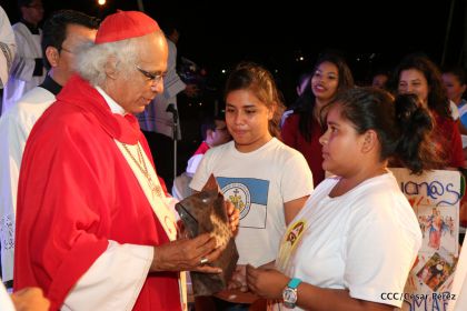 Juventud católica celebra efusivo homenaje al Cardenal Brenes