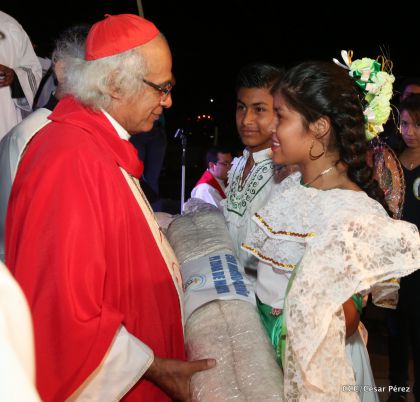 Juventud católica celebra efusivo homenaje al Cardenal Brenes