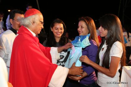 Juventud católica celebra efusivo homenaje al Cardenal Brenes