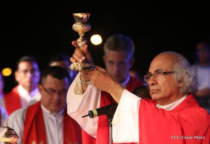 Juventud católica celebra efusivo homenaje al Cardenal Brenes