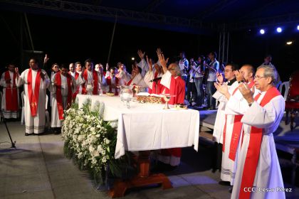 Juventud católica celebra efusivo homenaje al Cardenal Brenes