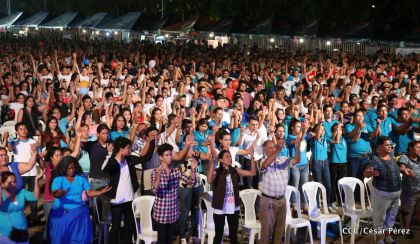 Juventud católica celebra efusivo homenaje al Cardenal Brenes