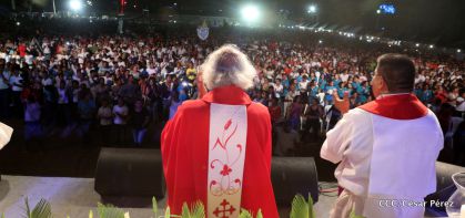 Juventud católica celebra efusivo homenaje al Cardenal Brenes