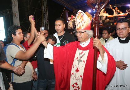 Juventud católica celebra efusivo homenaje al Cardenal Brenes