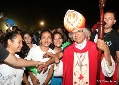 Juventud católica celebra efusivo homenaje al Cardenal Brenes