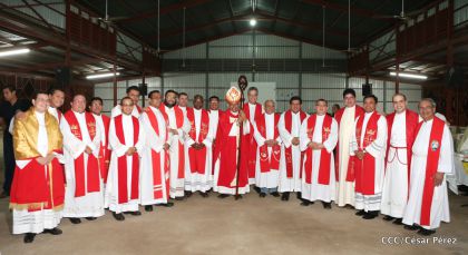 Juventud católica celebra efusivo homenaje al Cardenal Brenes