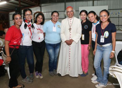 Juventud católica celebra efusivo homenaje al Cardenal Brenes