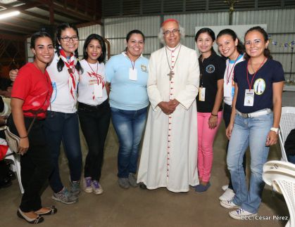 Juventud católica celebra efusivo homenaje al Cardenal Brenes