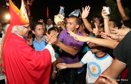 Juventud católica celebra efusivo homenaje al Cardenal Brenes