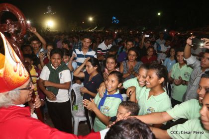Juventud católica celebra efusivo homenaje al Cardenal Brenes