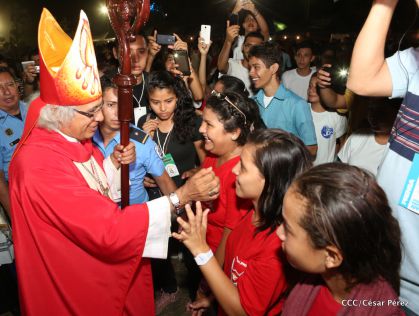 Juventud católica celebra efusivo homenaje al Cardenal Brenes