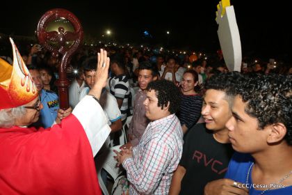 Juventud católica celebra efusivo homenaje al Cardenal Brenes