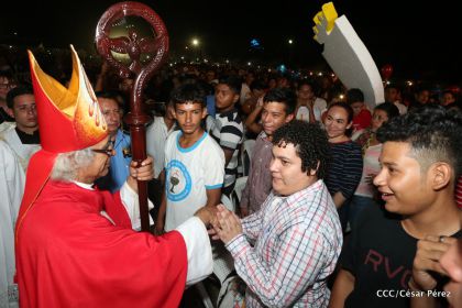 Juventud católica celebra efusivo homenaje al Cardenal Brenes