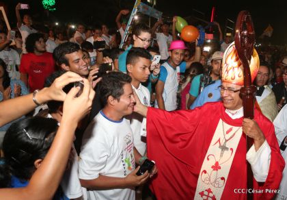 Juventud católica celebra efusivo homenaje al Cardenal Brenes