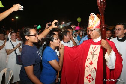 Juventud católica celebra efusivo homenaje al Cardenal Brenes