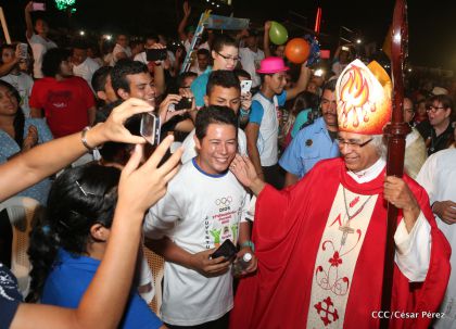 Juventud católica celebra efusivo homenaje al Cardenal Brenes