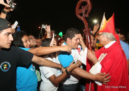 Juventud católica celebra efusivo homenaje al Cardenal Brenes