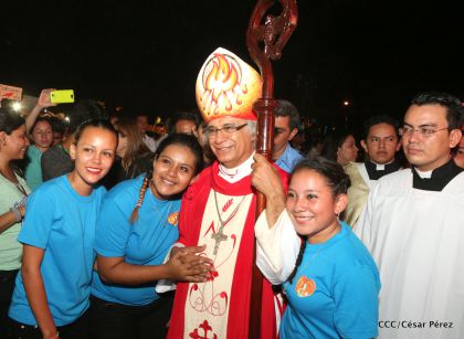 Juventud católica celebra efusivo homenaje al Cardenal Brenes