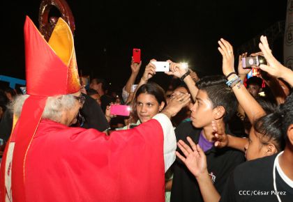 Juventud católica celebra efusivo homenaje al Cardenal Brenes