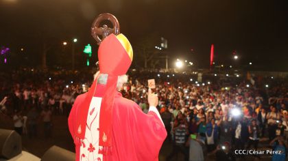 Juventud católica celebra efusivo homenaje al Cardenal Brenes