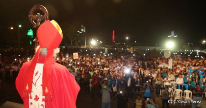 Juventud católica celebra efusivo homenaje al Cardenal Brenes