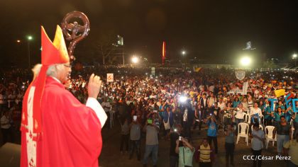 Juventud católica celebra efusivo homenaje al Cardenal Brenes