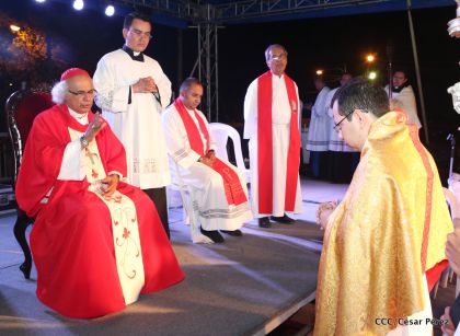 Juventud católica celebra efusivo homenaje al Cardenal Brenes