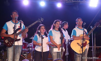 Juventud católica celebra efusivo homenaje al Cardenal Brenes