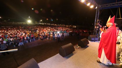 Juventud católica celebra efusivo homenaje al Cardenal Brenes