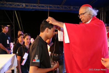 Juventud católica celebra efusivo homenaje al Cardenal Brenes