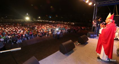 Juventud católica celebra efusivo homenaje al Cardenal Brenes