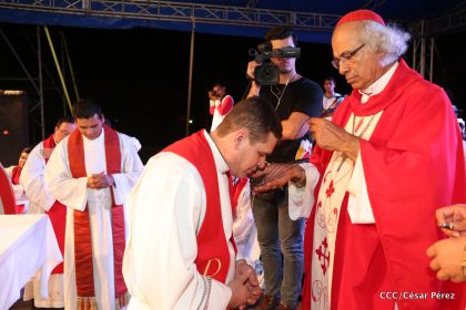 Juventud católica celebra efusivo homenaje al Cardenal Brenes