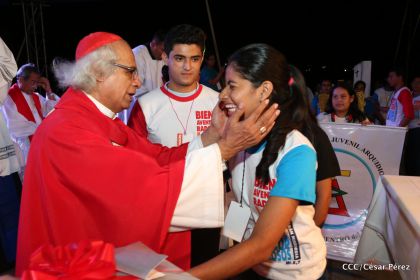 Juventud católica celebra efusivo homenaje al Cardenal Brenes