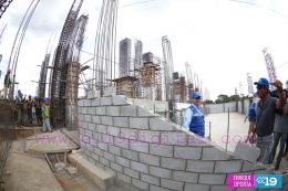 Denis Martínez visita Estadio Nacional de Béisbol
