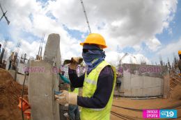 Denis Martínez visita Estadio Nacional de Béisbol