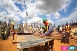Denis Martínez visita Estadio Nacional de Béisbol