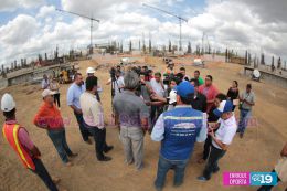 Denis Martínez visita Estadio Nacional de Béisbol