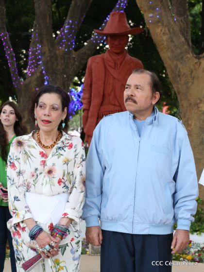 Daniel y Rosario rinden homenaje al Comandante Carlos Fonseca en su 80 Natalicio