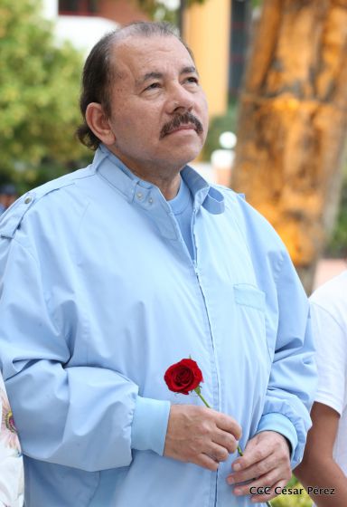 Daniel y Rosario rinden homenaje al Comandante Carlos Fonseca en su 80 Natalicio