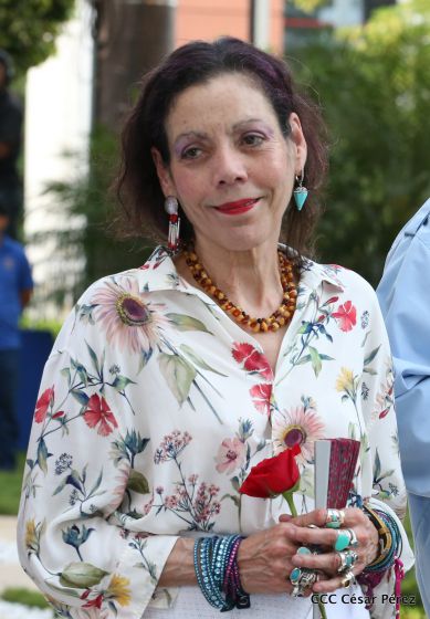 Daniel y Rosario rinden homenaje al Comandante Carlos Fonseca en su 80 Natalicio