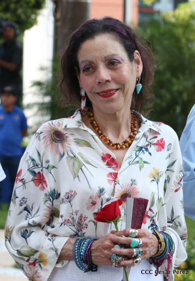 Daniel y Rosario rinden homenaje al Comandante Carlos Fonseca en su 80 Natalicio