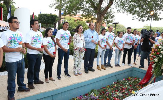 Daniel y Rosario rinden homenaje al Comandante Carlos Fonseca en su 80 Natalicio